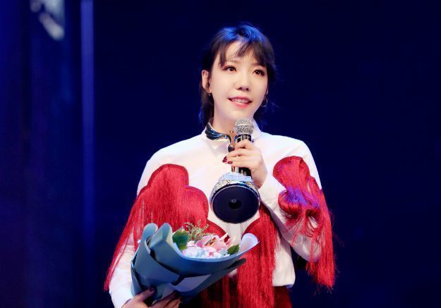 一手 论如何将一手好牌打得稀烂?吴莫愁:这事我最有发言权