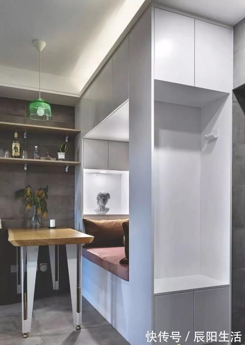 衣帽间|47平小一居,舍弃客厅,阳台装浴缸,整个家更实用!