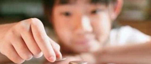 “最小富婆宝宝”存钱火了,惹网友嫉妒活得不如一个穿尿不湿的