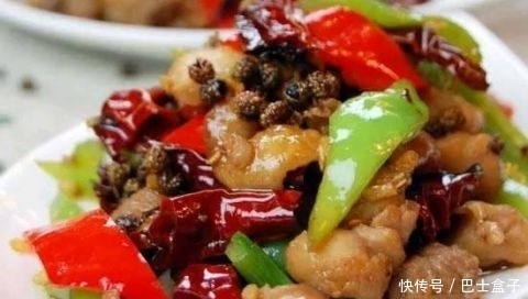 这道花椒鸡丁 麻麻辣辣的 非常美味