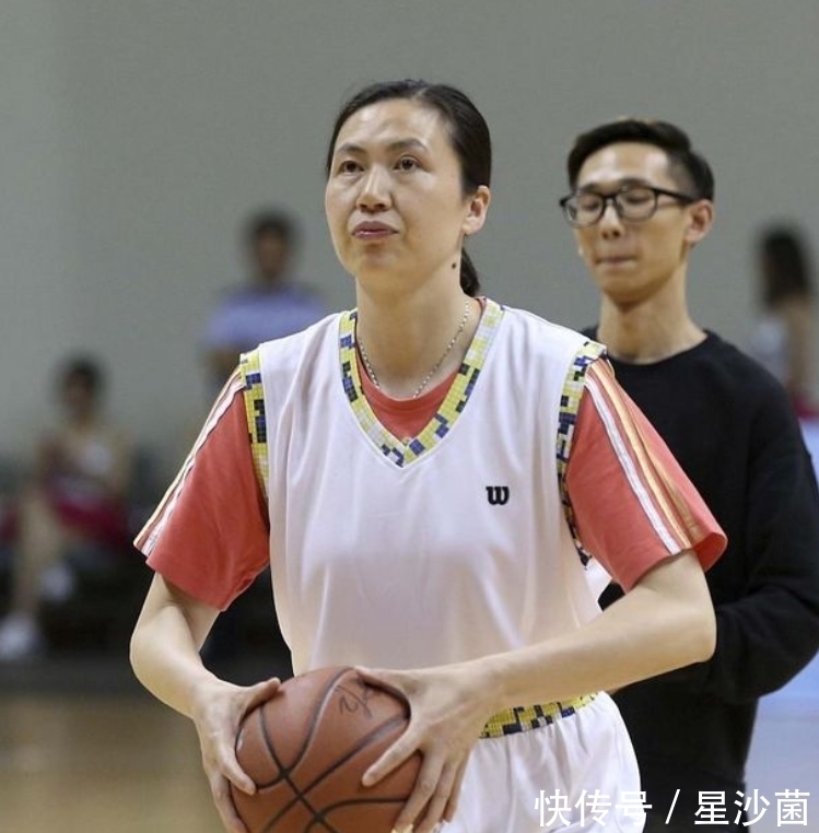 汤淼|“女排”周苏红,照顾瘫痪丈夫5年后,为何突然改嫁大9岁富商?