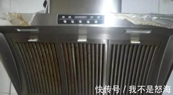 油烟机油污又厚又黏别只知道小苏打,教你3招,一喷一擦就搞定!