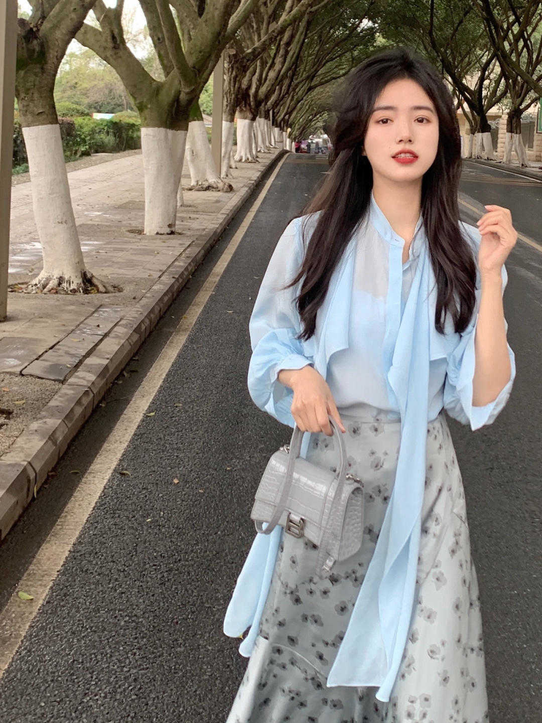 鞋子|秋季半身裙怎样穿好看，可以从上衣下功夫，发挥空间大