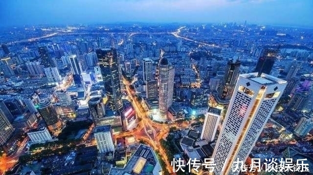 房子|父亲用11亿买下2664亩土地,一平米才5百块,他盖成房子可卖6百亿