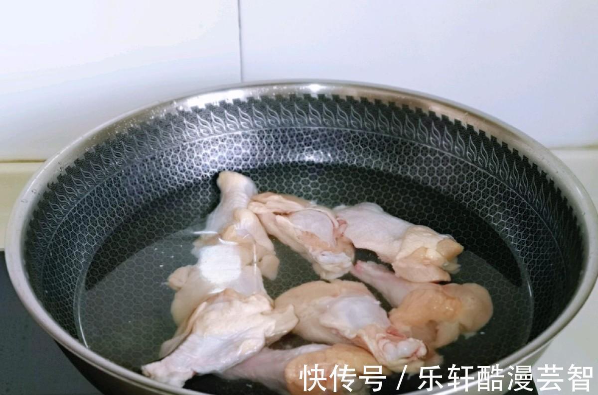 下饭|笋干和鸡腿搭配，炖至入味，鲜美又下饭，上桌都抢着吃