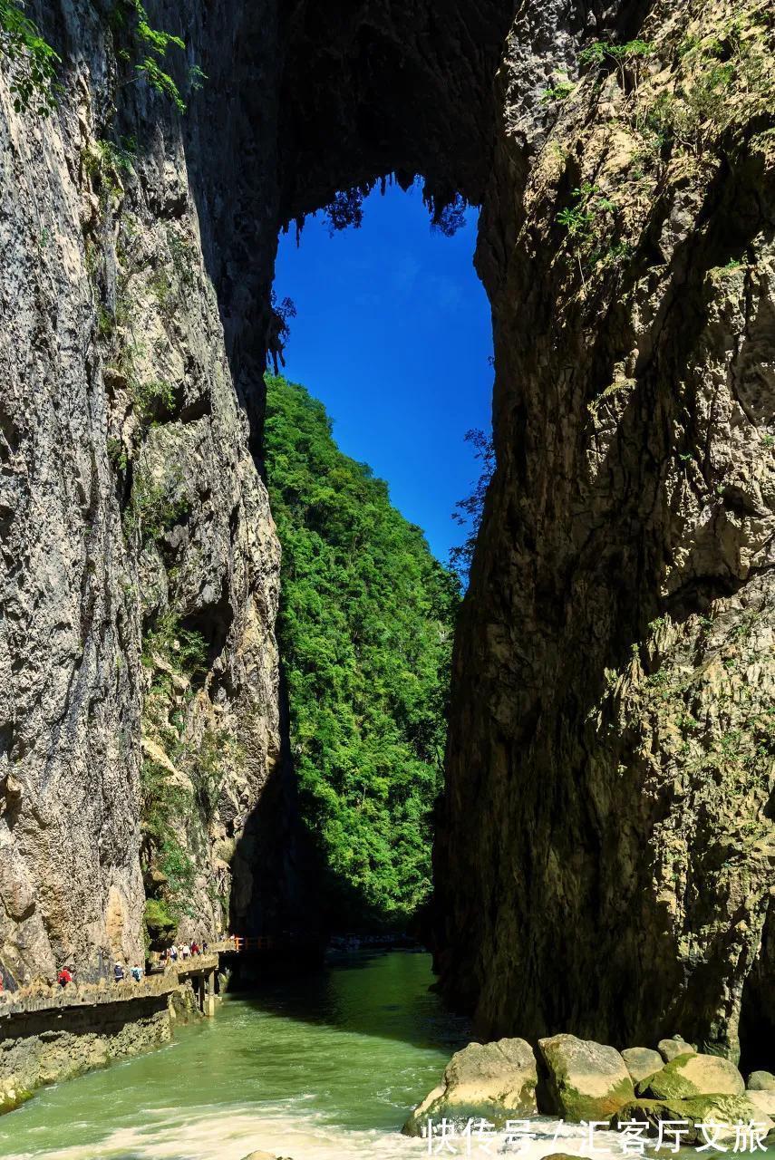 张家界|媲美九寨沟，不输张家界，这颗“地球腰带上的绿宝石”早该火了！