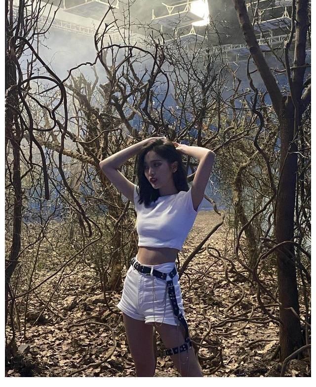 火箭少女101|吴宣仪《奔跑吧》路透,黄色背心白短裤清纯可爱,整个人状态好好