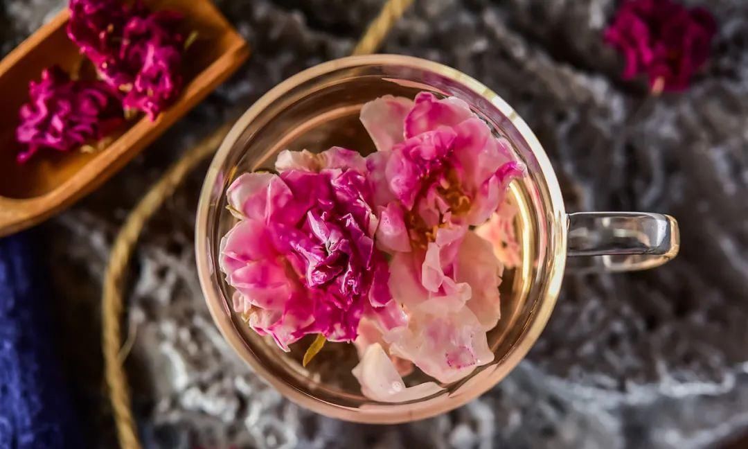 一个小动作，坚持不到6秒，说明早衰了，若能超过10秒，易长寿