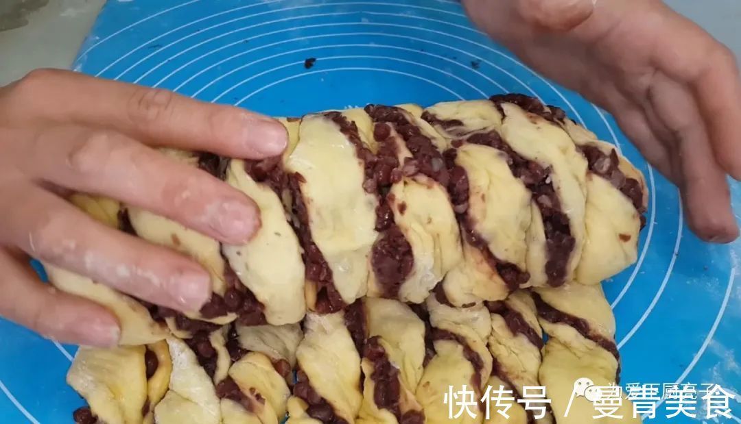 红豆面包|家常红豆面包做法,两勺卷一卷,松软香甜又解馋,学会都能开店了
