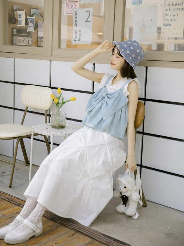 穿搭|秋天,穿上白色的初恋连衣裙,秒变白月光,正适合约会穿