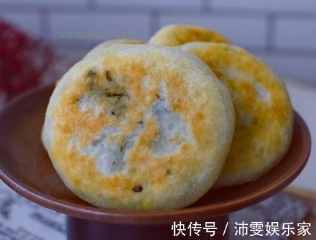 做韭菜馅饼时,鸡蛋别再炒了,教你正确做法,韭菜鲜美鸡蛋还软嫩
