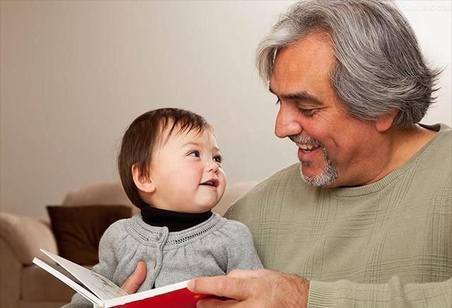 心理年龄|为什么男孩大多开窍晚?婴儿时期,男宝的大脑发育就已落后于女孩