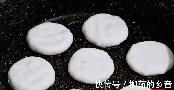 自从学会红豆饼这做法，我家连吃5天了，酥的掉渣孩子抢着吃！