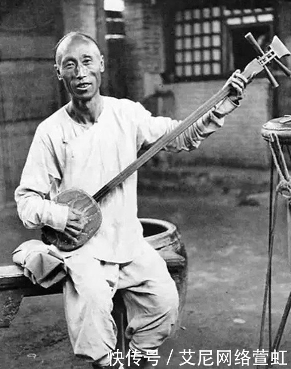 晚清时期|晚清时期老照片：女子媚态毕露