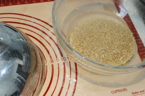 蒸馒头发面有人用酵母,有人用牛奶,却不知用它发面,馒头更蓬松