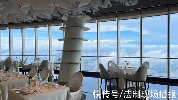 希尔顿|超越迪拜哈利法塔，J酒店556米餐厅刷新世界纪录，连虾蟹“高反”都考