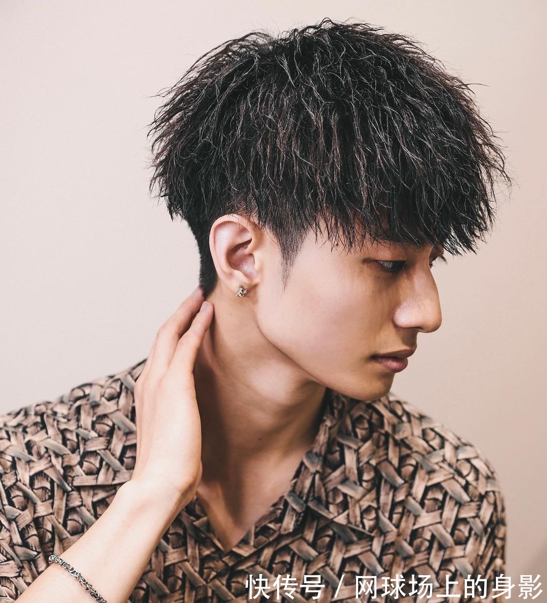 烫发 别再剪狼尾发型了,想帅就剪这18款,你也可以变男神