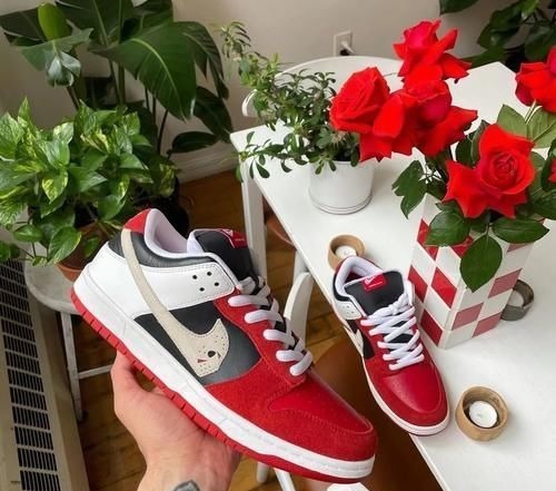 发售价 把RO和芝加哥“抄”成一双鞋的行业里,Drake也是消费者