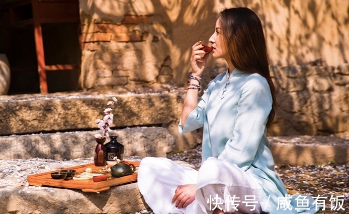 茶叶@这几首小诗，把茶的灵韵写活了，诗词就是这么神奇，品茶如美人