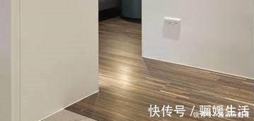 踢脚线|朋友装修坚持不用踢脚线, 客厅装修这么漂亮还是有诀窍的！