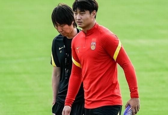 主教练|1米92!80公斤!22岁小将加盟中超本土射手!未来有望顶替艾克森