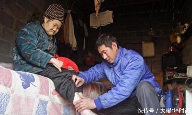 长寿的老人,年轻时睡前有4个好习惯,若坚持1、2个,长寿喜欢