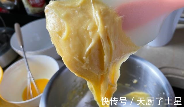 搅拌均匀|泡芙还在吃奶油的，来试试冰淇淋版，入口冰凉又软嫩，奶香十足！