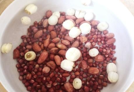 初春,早餐要多吃的食材,煮成粥祛湿降春燥,我家隔三差五吃