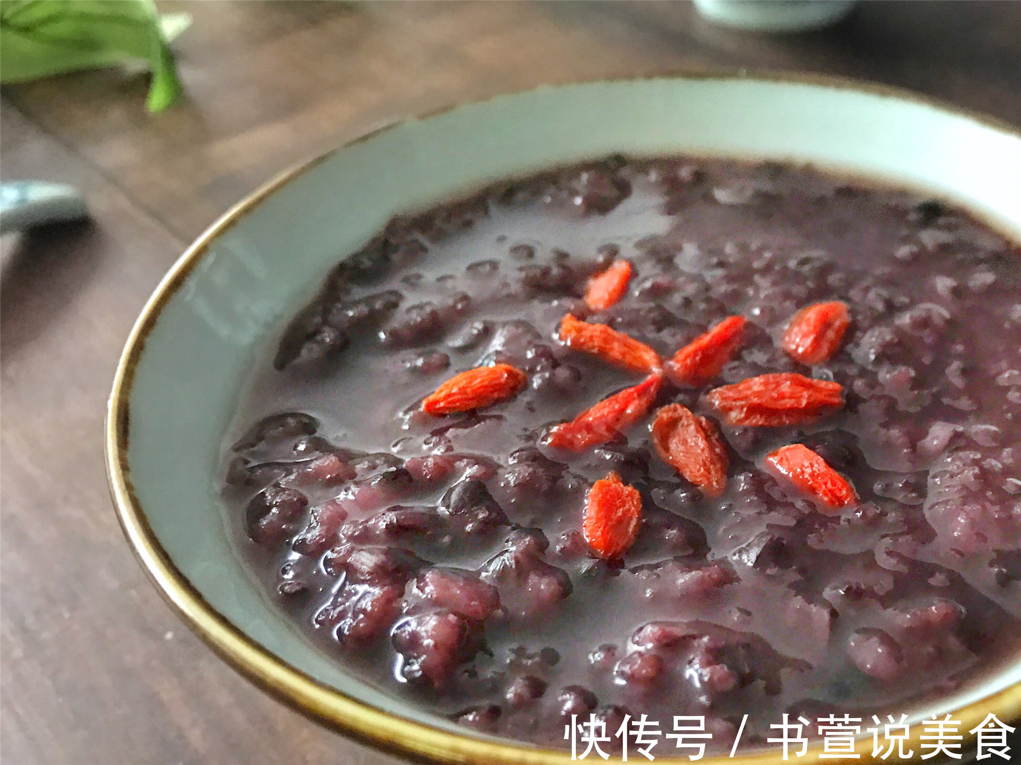 早餐别只喝牛奶豆浆,每天喝一碗它,养胃补血,营养媲美阿胶