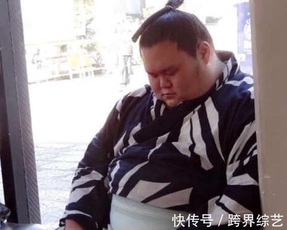 娇妻|日本相扑之王娶80斤娇妻,结婚仅一年离世,5000万遗产全给妻子