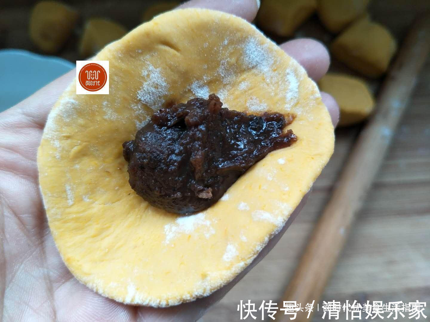 手把手教你做出清香酥脆的南瓜饼，你值得去做一份尝尝！