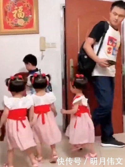 男孩子|妈妈本想生个女儿,却生了三胞胎,大宝放学时,家门都要进不来了