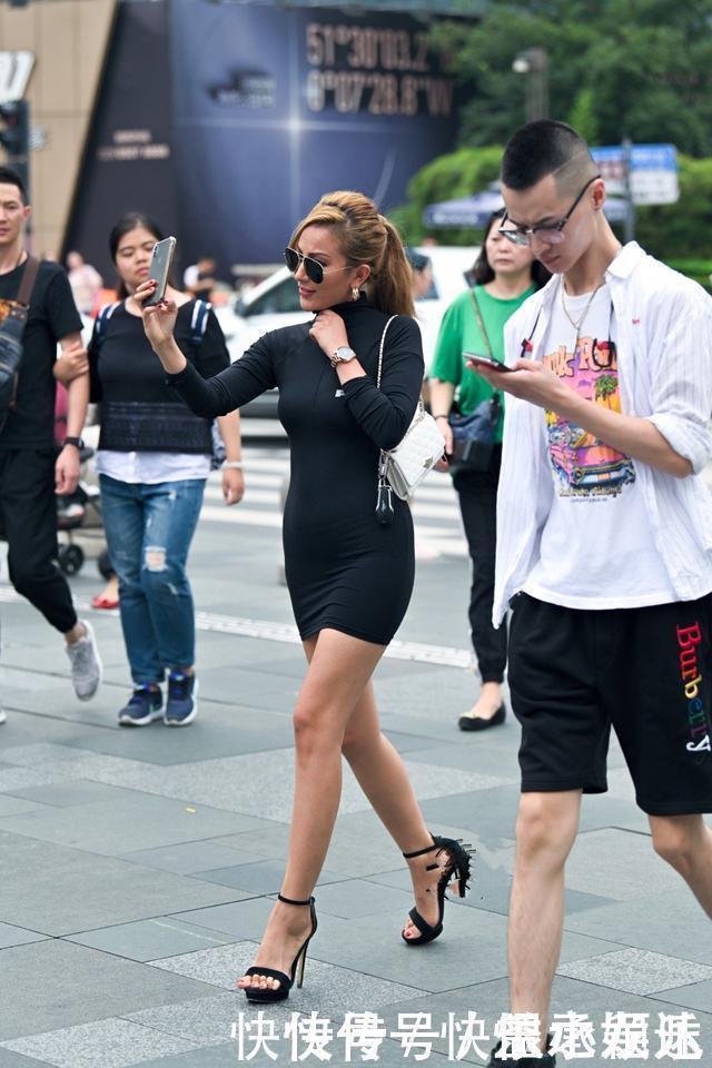 裙海|等待一秒钟入夏茫茫裙海之中的这条裙子,让你性感又显腿长