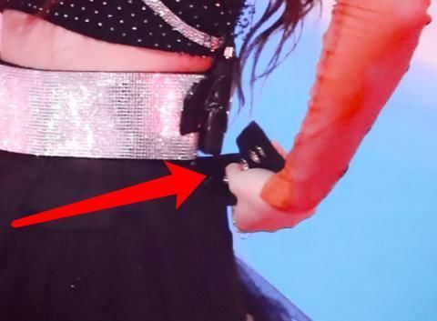 救场|孔雪儿618晚会遇舞台事故,裙子开了险滑落,淡定救场获赞无数