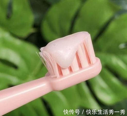 牙膏|李佳琦晒出一款“变态牙膏”,用后黄牙全白了,半个娱乐圈都在用!