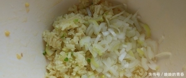 搅拌均匀|包韭菜鸡蛋饺子，千万不要直接拌馅，多加1步，饺子更香，更入味