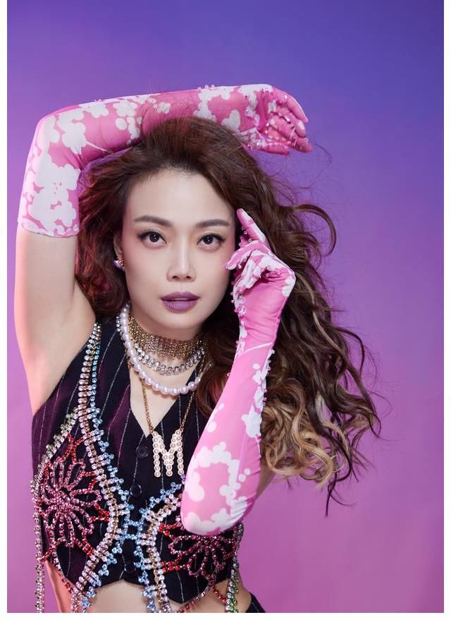 青銅|《蒙面舞王》倔強(qiáng)青銅驚喜揭面 容祖兒獲贊“最美舞者”