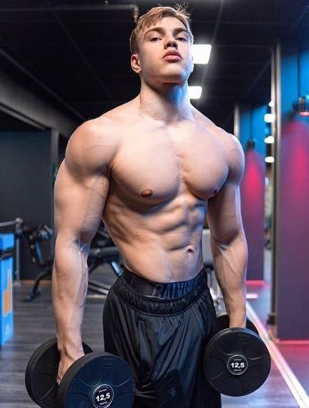 一身肌肉|他14岁开始健身,18岁一身肌肉炸裂,却被网友嘲健身早,长不高