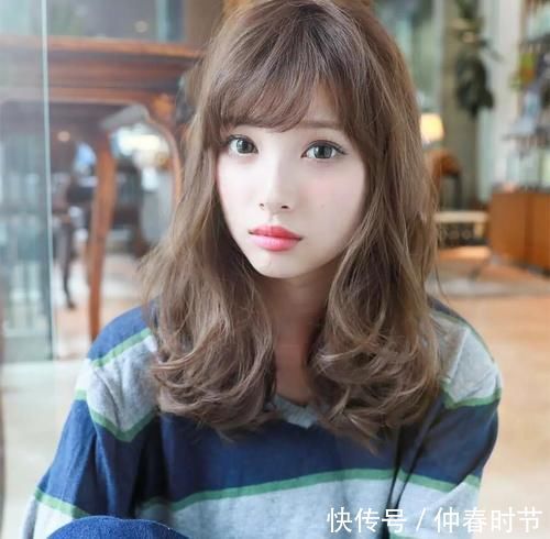 打理|三四十岁女人发量非常多，适合烫什么发型？试试时髦减龄的弯弯烫