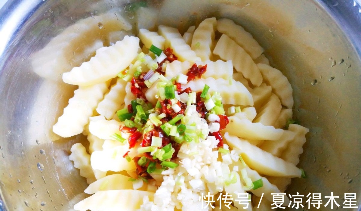 土豆条|自制凉拌狼牙土豆，比薯条还好吃，鲜香可口，大人孩子都爱吃！