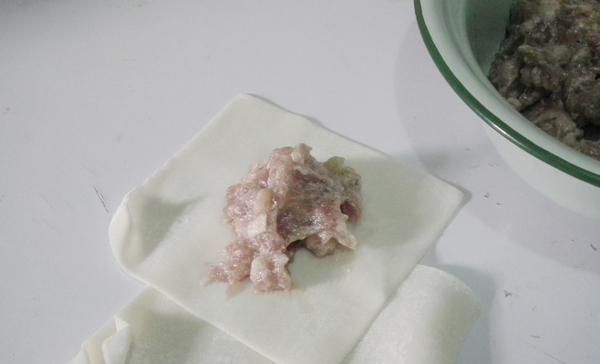 外国朋友吐槽中餐吃不饱,看了他点的菜后我笑了:能吃饱就怪了