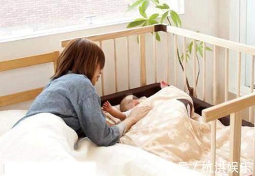 母亲|为什么宝宝吃完母乳就睡，放下不到五分钟就醒了？原因很暖心