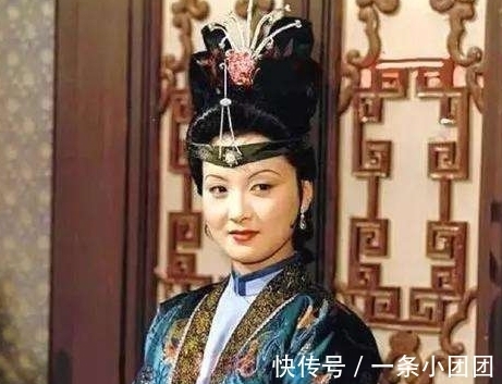 薛姨妈$红楼梦:大家闺秀王熙凤不是文盲!她认字懂兵法,心算逻辑很厉害