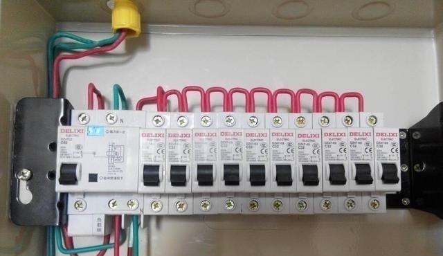 灯具|插座和灯具的零线可以共用吗师傅一说我就明白了!