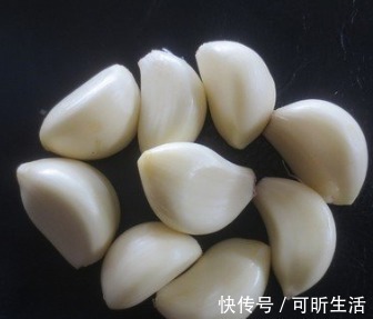 味美|炸蒜蓉时，别直接放油锅炸，大厨教你4招，香浓味美不发黑！
