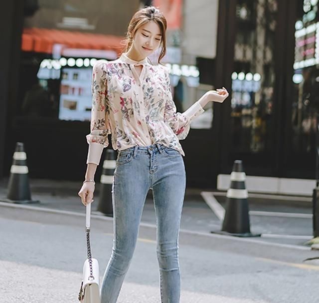 穿出时尚美感的打底裤更加舒适大方,是每个季节都好搭配的单品