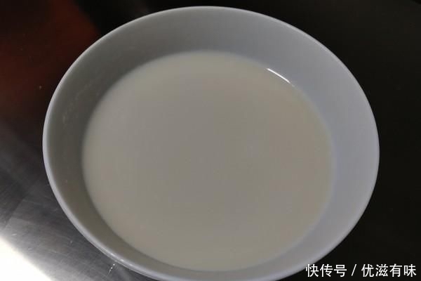 蒸馒头时,有人加酵母有人放白糖,其实“它”才是馒头松软小秘诀