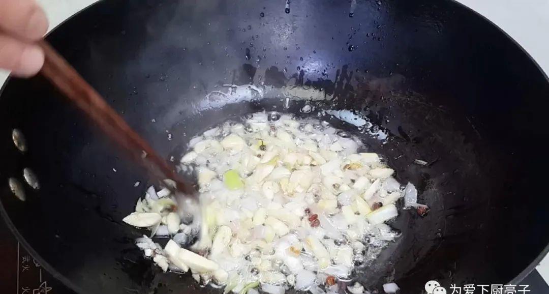 鸭蛋辣椒|鸭蛋辣椒别炒着吃了，锅里一扔，做出创意凉拌菜，吃一次就爱上了