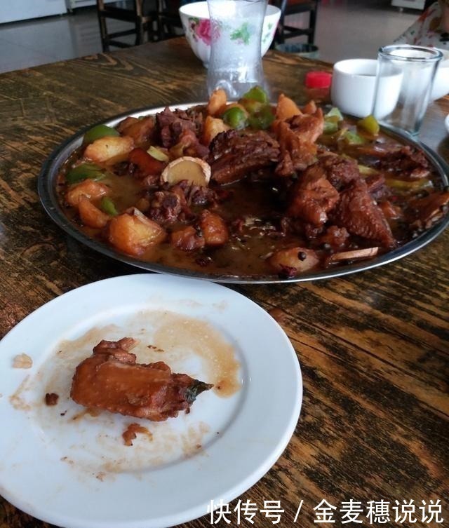 孩子们|带孩子们去外面吃饭,1个菜2碗饭,娘三吃得饱饱的