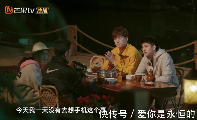 家人太宠溺甜馨，贾乃亮无奈对女儿严厉孩子最怕我